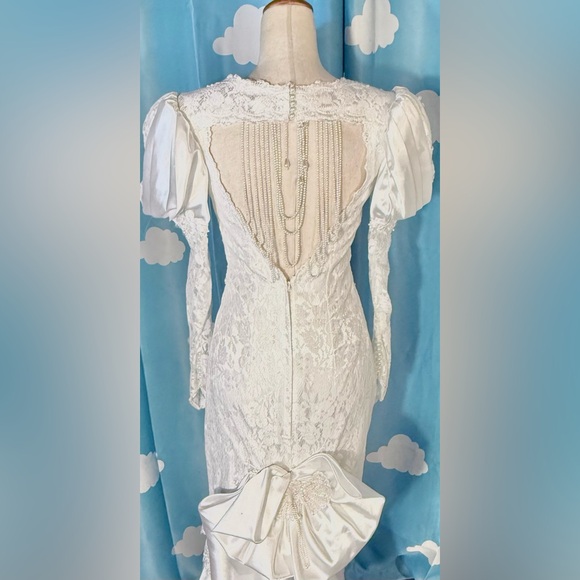 Vintage Beaded puff sleeve wedding gown with train, true size 6. - Picture 4 of 16